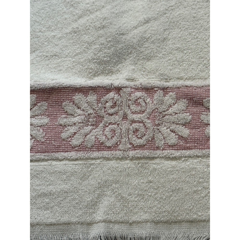 Vintage Cannon Santa Cruz White Pink Floral Damask Fringe Hand Towel Made in USA - Picture 2 of 4
